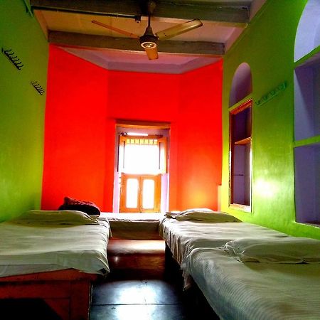 Yogi Lodge Varanasi Exterior foto